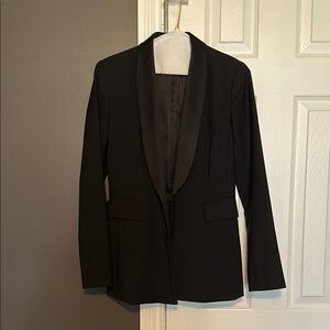 Elegant Lewit Tuxedo Black Blazer